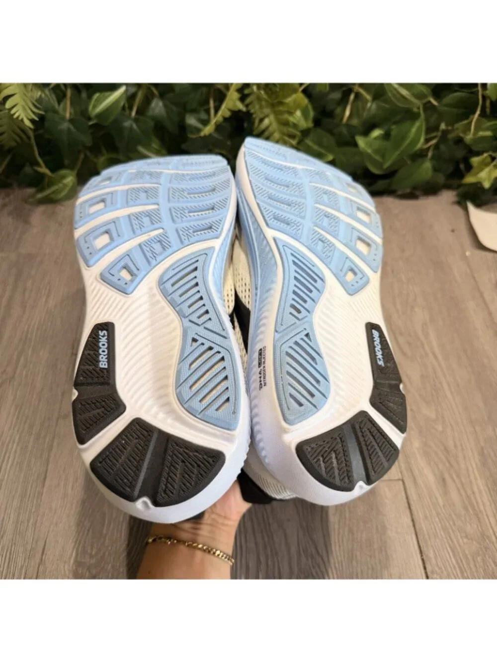 Brooks Men’s Ghost 18 Running Sneaker Color White/black /open Air Size 9.5